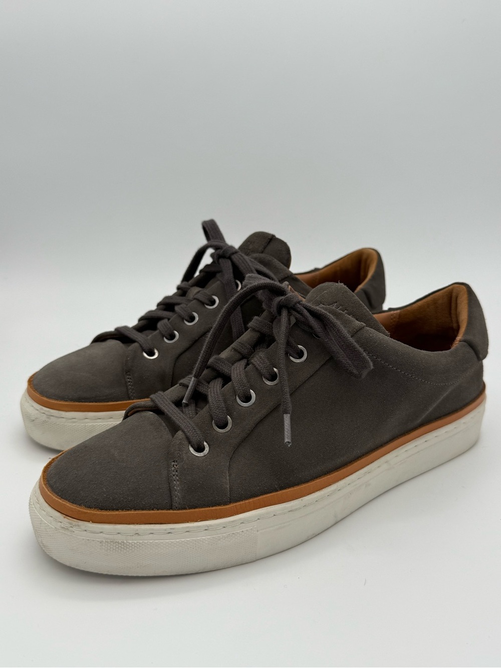 Allen Edmonds Men's Flynn Snuff Gray Suede Leather Casual Dress Sneaker Size 8 D